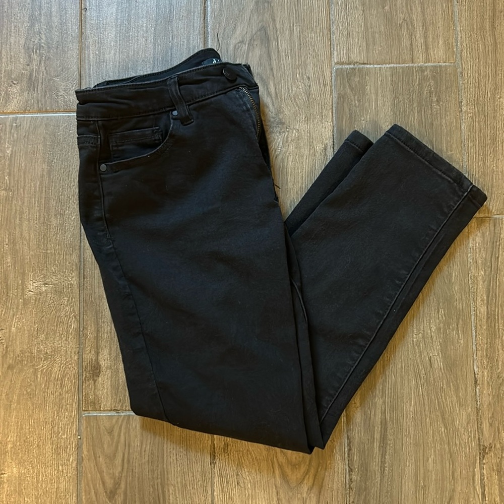 D. Jeans Black